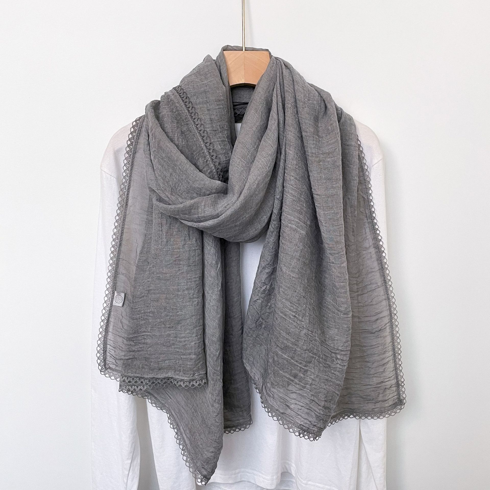 Весенний Новый Кружевной Кружевной Складчатый Литературный Марлевый Шарф Тонкий Шарф для Женщин Однотонный Хлопково-Льняной Шарф Защитный Шарф для Шеи 180*90cm
Весенний Новый Кружевной Кружевной Складчатый Литературный Марлевый Шарф Тонкий Шарф для Женщин Однотонный Хлопково-Льняной Шарф Защитный Шарф для Шеи 180*90cm