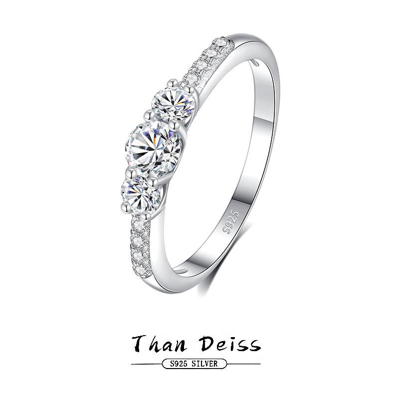 S925 Silver European-American Three-Stone Moissanite Pavé Women s High-End Diamond Ring Size 8
S925 Silver European-American Three-Stone Moissanite Pavé Women s High-End Diamond Ring Size 8