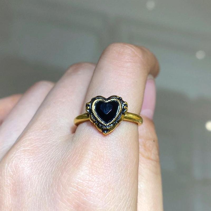 Fashion charms lace rings for women Retro black heart-shaped gemstone Ring new in exquisite shiny wedding jewelry gifts resizable чёрный
Fashion charms lace rings for women Retro black heart-shaped gemstone Ring new in exquisite shiny wedding jewelry gifts resizable чёрный