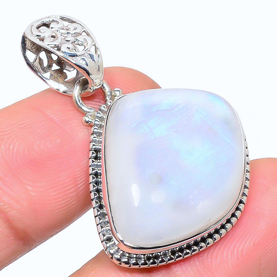 Natural Rainbow Moonstone Gemstone 925 Solid Sterling Silver Pendant 1.58 R0g28
Natural Rainbow Moonstone Gemstone 925 Solid Sterling Silver Pendant 1.58 R0g28