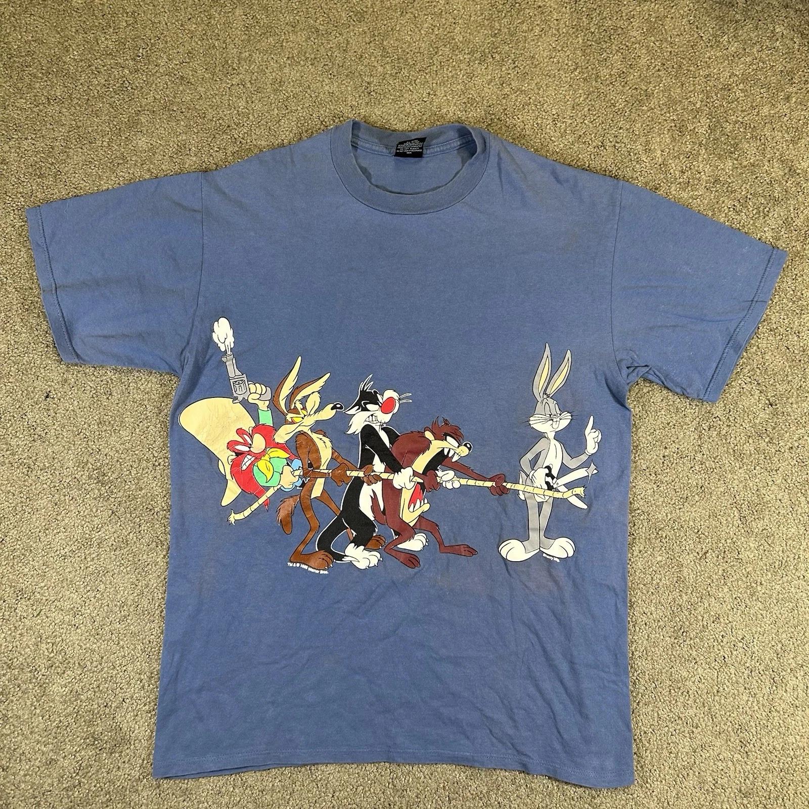 VTG Loony Tunes Tug of War Taz Bugs Coyote Martian Daffy Yosemite 90s L T-shirt S
VTG Loony Tunes Tug of War Taz Bugs Coyote Martian Daffy Yosemite 90s L T-shirt S