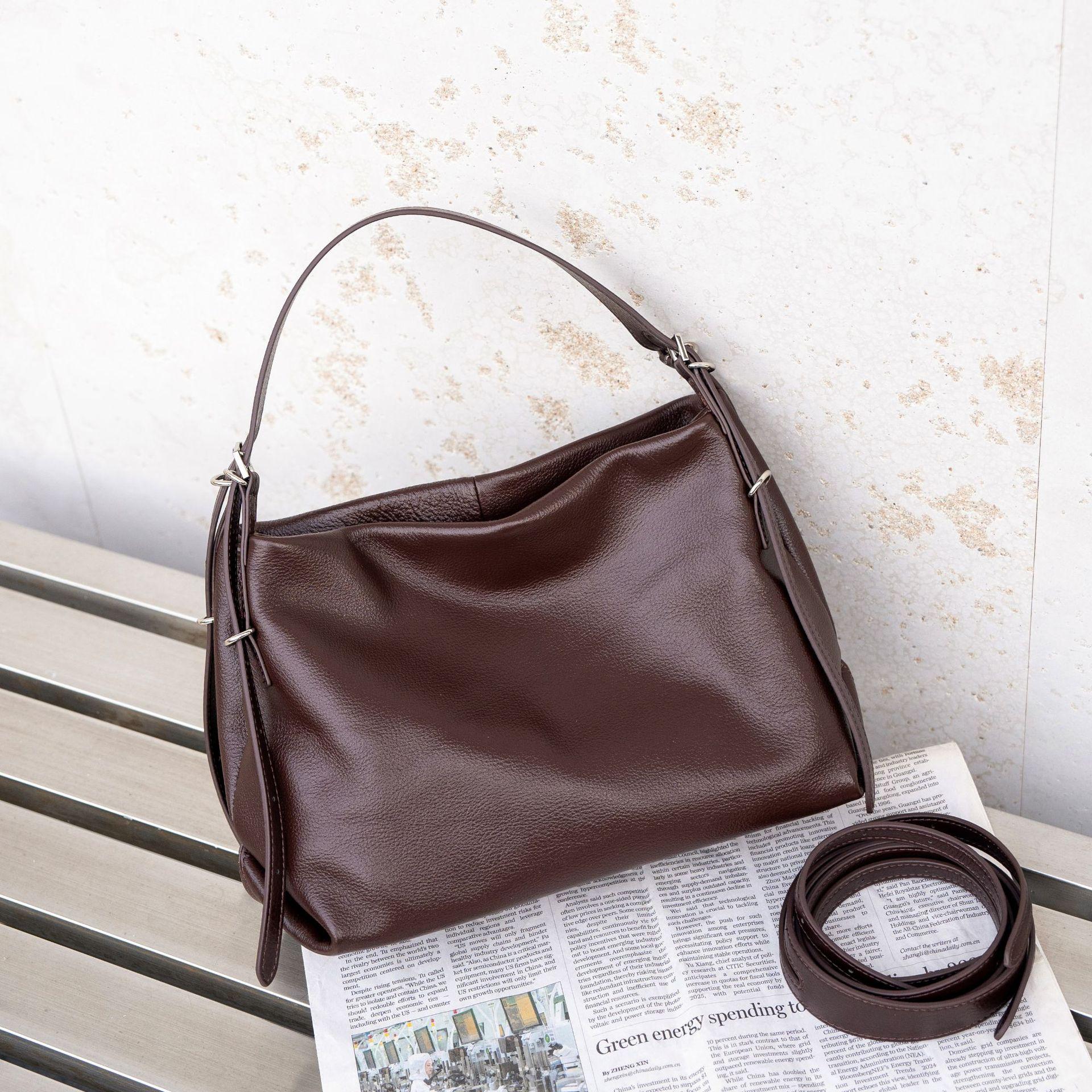Temperament Women S Retro First Layer Natural Fall Cowhide Fashion Commuter Portable Shoulder Bag Soft Leather Leather Big Bag кавовий
Temperament Women S Retro First Layer Natural Fall Cowhide Fashion Commuter Portable Shoulder Bag Soft Leather Leather Big Bag кавовий