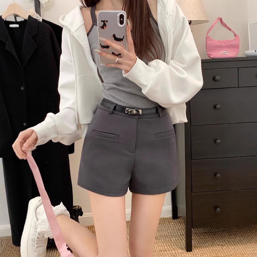 Black High-Waist Slimming A-line Women s Shorts - Versatile, Loose-Fit, Retro Wide-Leg for Spring & Summer M
Black High-Waist Slimming A-line Women s Shorts - Versatile, Loose-Fit, Retro Wide-Leg for Spring & Summer M