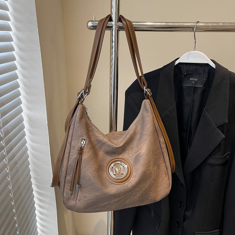 Женская сумка-тоут 2025 новая рюкзак большой вместимости многофункциональная повседневная наплечная сумка рюкзак
Женская сумка-тоут 2025 новая рюкзак большой вместимости многофункциональная повседневная наплечная сумка рюкзак