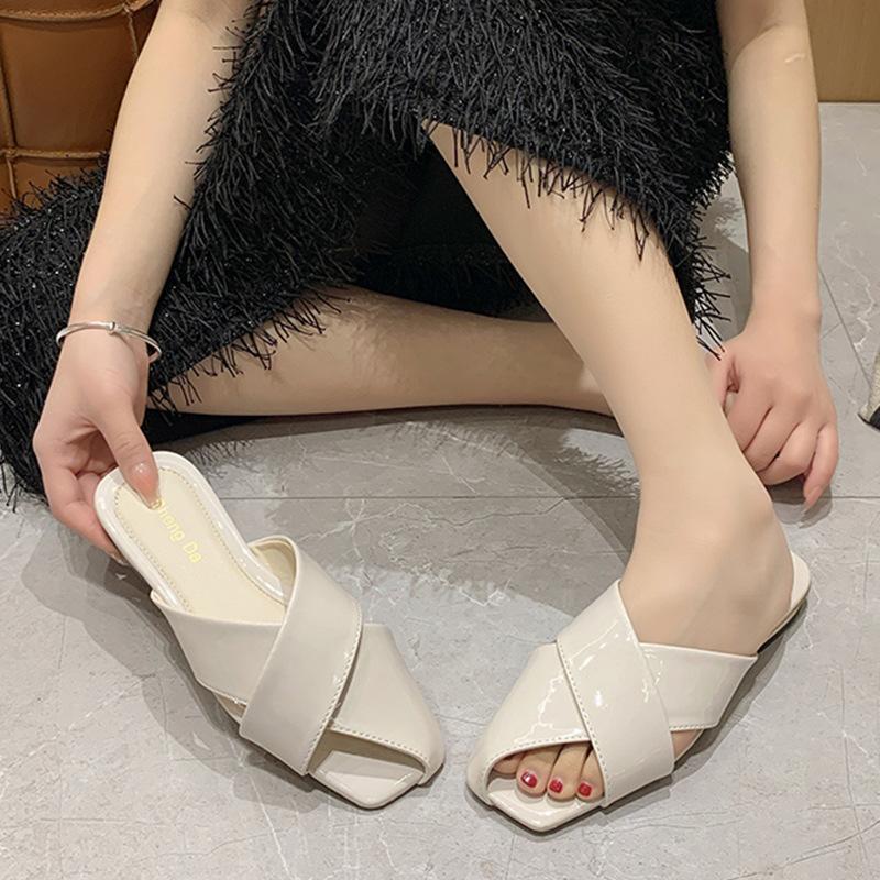Silver low-heeled baotou half slippers summer wear New Year s new niche beach woven open-toed cool slippers 35 чёрный
Silver low-heeled baotou half slippers summer wear New Year s new niche beach woven open-toed cool slippers 35 чёрный