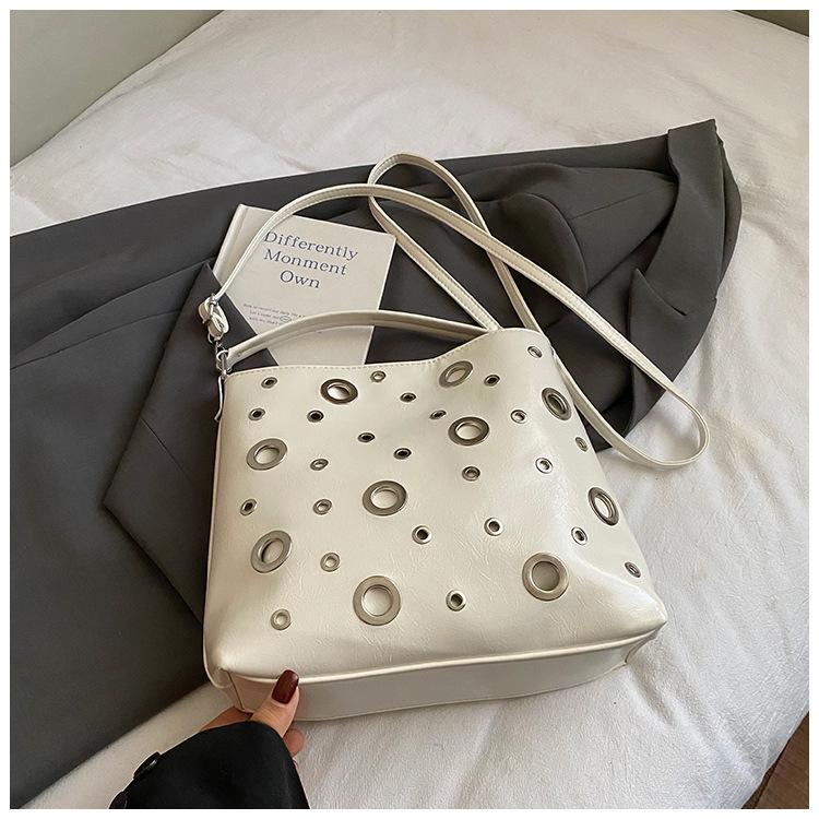 Нишевый дизайн большая вместимость сумка-тоут женская 2025 новая зимняя мода универсальная для поездок портативная плечевая сумка-мессенджер белый
Нишевый дизайн большая вместимость сумка-тоут женская 2025 новая зимняя мода универсальная для поездок портативная плечевая сумка-мессенджер белый