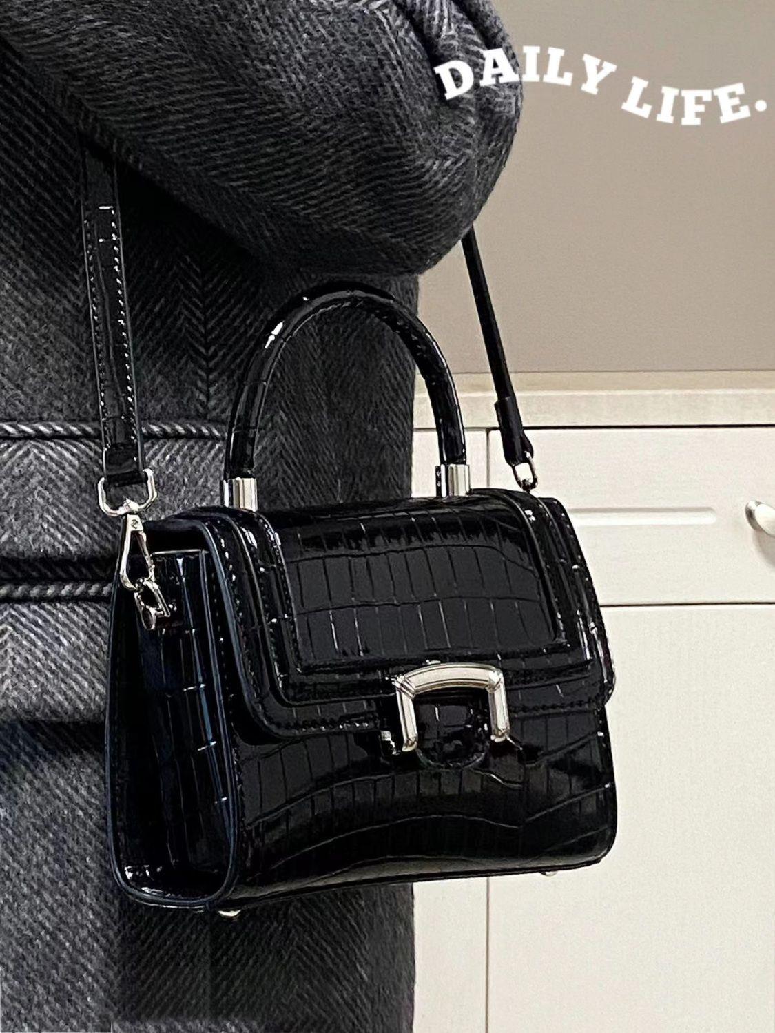 JIAERDI Retro Black Messenger Bag Women High Street Crocodile Handle Chic Leather Y2k Bag Female Vintage Square Crossbody Bags 20x16x8cm чёрный
JIAERDI Retro Black Messenger Bag Women High Street Crocodile Handle Chic Leather Y2k Bag Female Vintage Square Crossbody Bags 20x16x8cm чёрный