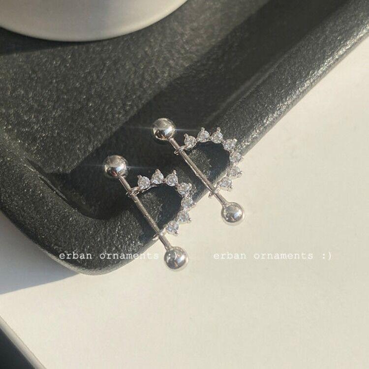 Screw diamond stud earrings female student niche design sense star earbone nails sexy cold earrings
Screw diamond stud earrings female student niche design sense star earbone nails sexy cold earrings