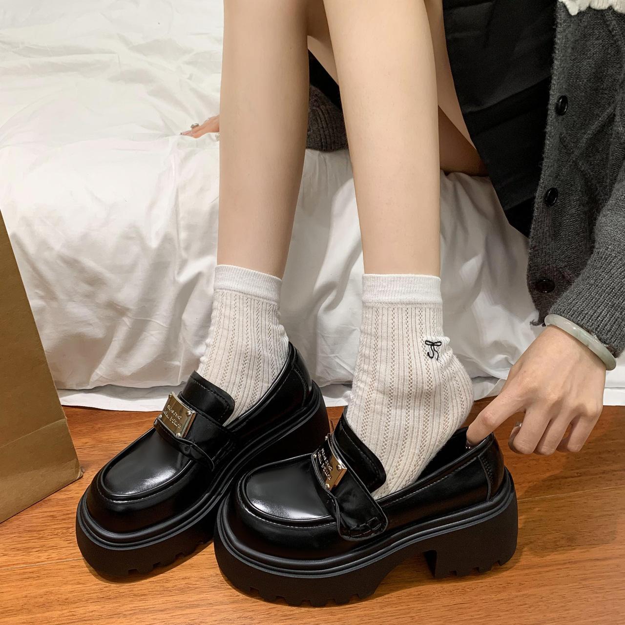 College style thick-soled versatile loafers women s 2024 winter new thick heel black soft-soled gold coin velvet small leather shoes 35 чорний
College style thick-soled versatile loafers women s 2024 winter new thick heel black soft-soled gold coin velvet small leather shoes 35 чорний