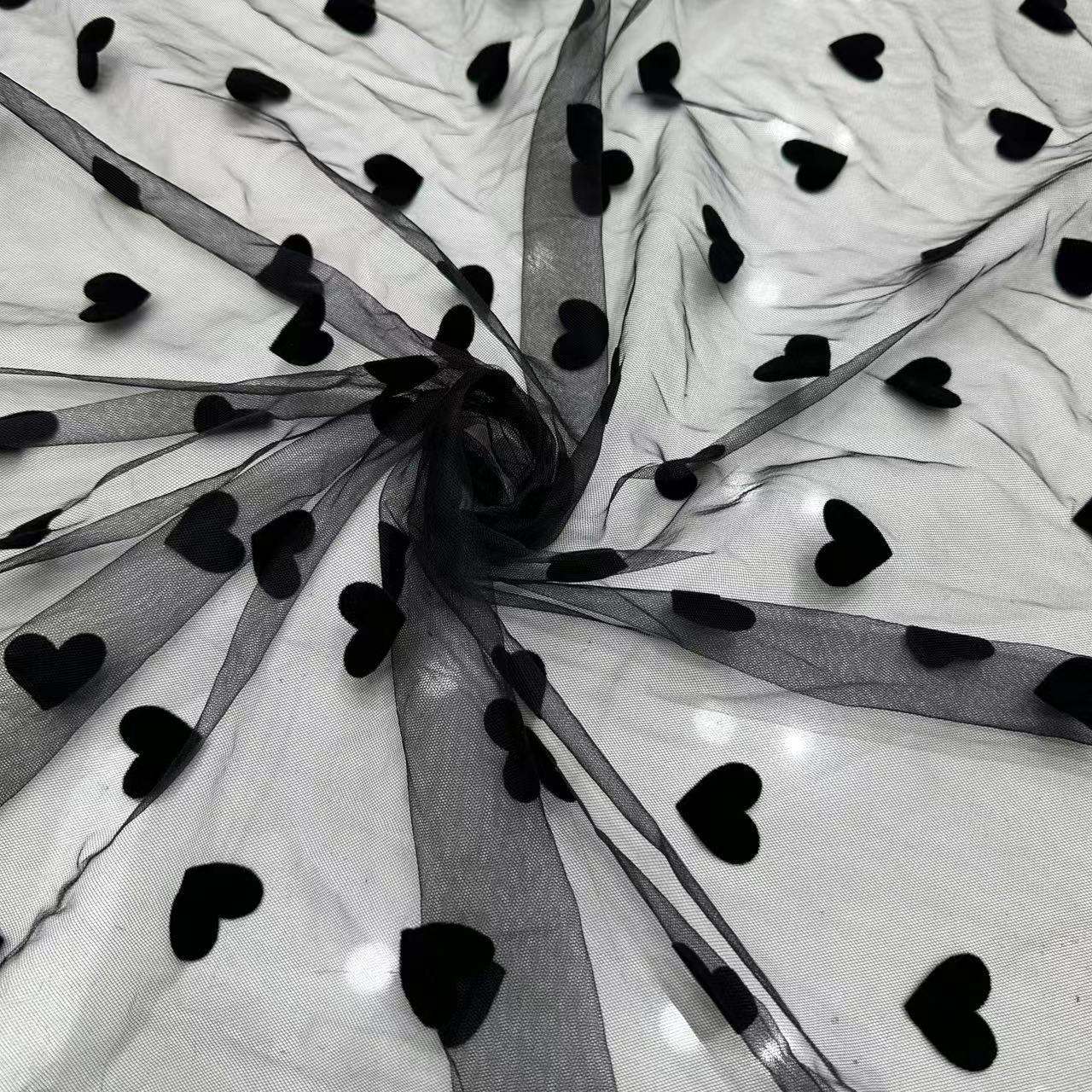 Роскошное кружевное сетчатое платье с цветочным узором — мягкая прозрачная марля и элегантная отделка юбки.
Роскошное кружевное сетчатое платье с цветочным узором — мягкая прозрачная марля и элегантная отделка юбки.