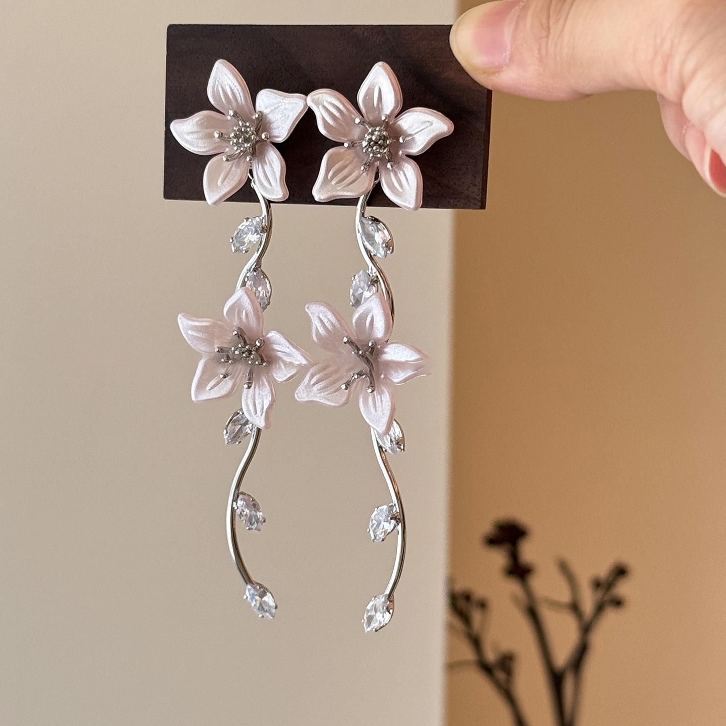 111 silver needle super fairy tassel flower earrings light luxury high sense unique design petal stud earrings femininity earrings 925 silver needle
111 silver needle super fairy tassel flower earrings light luxury high sense unique design petal stud earrings femininity earrings 925 silver needle