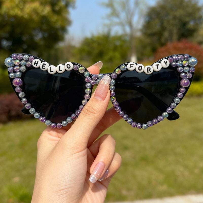 Letter Pearl Love Glasses Men S And Women S Party Sunglasses Sunglasses чорний
Letter Pearl Love Glasses Men S And Women S Party Sunglasses Sunglasses чорний