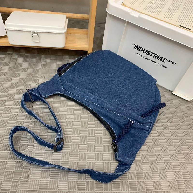 Large capacity dumplings single shoulder women s new sports bag messenger bag versatile women s large capacity satchel темно-синього кольору
Large capacity dumplings single shoulder women s new sports bag messenger bag versatile women s large capacity satchel темно-синього кольору