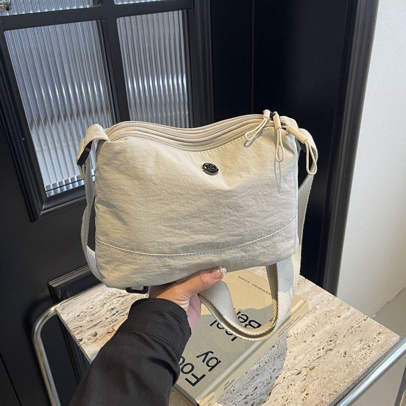 Casual versatile backpack New lightweight women s shoulder bag Fashion three-layer women s bag Crossbody nylon bag 23*10*17cm
Casual versatile backpack New lightweight women s shoulder bag Fashion three-layer women s bag Crossbody nylon bag 23*10*17cm