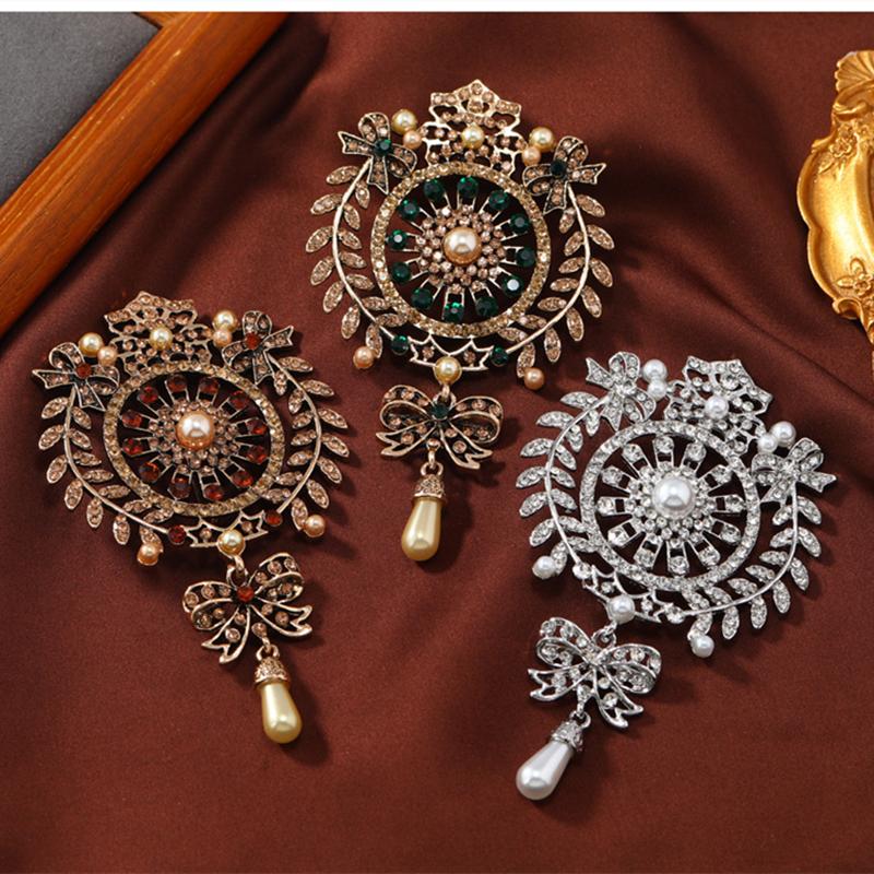 Exaggerated Vintage Women Luxury Baroque Pendant Rhinestone Large Brooches Pins Retro Middle Style Lady Party Banquet Badges Pin
Exaggerated Vintage Women Luxury Baroque Pendant Rhinestone Large Brooches Pins Retro Middle Style Lady Party Banquet Badges Pin