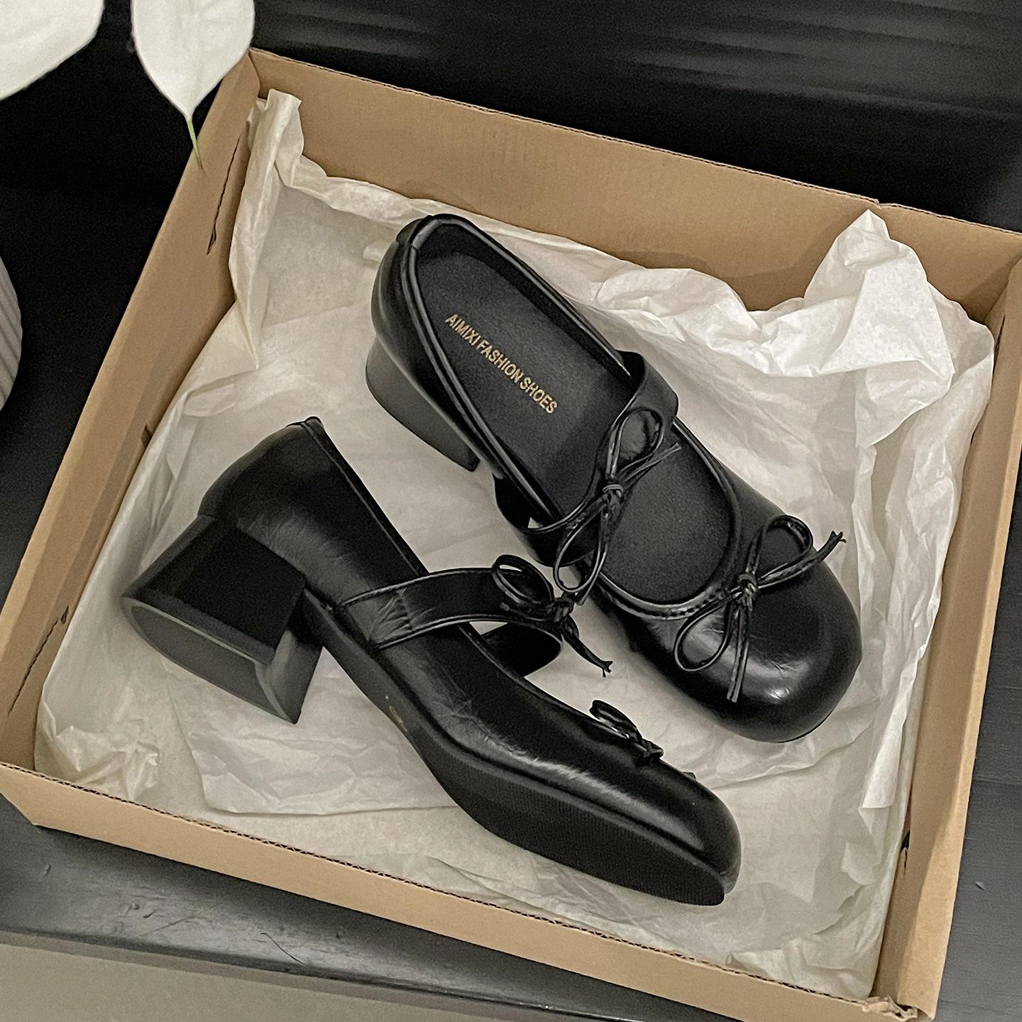 Белые французские туфли-лодочки с круглым носком, толстым высоким каблуком и открытым верхом, женские, лето 2025, новые, универсальные, для ношения с юбкой, увеличивающие рост, туфли Мэри Джейн 35 чёрный
Белые французские туфли-лодочки с круглым носком, толстым высоким каблуком и открытым верхом, женские, лето 2025, новые, универсальные, для ношения с юбкой, увеличивающие рост, туфли Мэри Джейн 35 чёрный