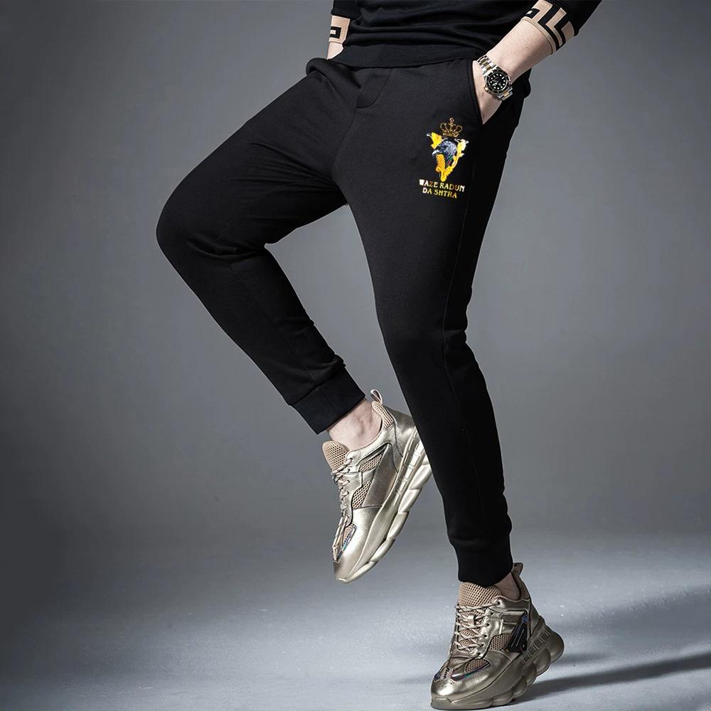 European Summer High-End Trendy Brand Thin Sweatpants for Men, Light Luxury Fashion Letter Print Slim Casual Sports Long Pants 2XL чёрный
European Summer High-End Trendy Brand Thin Sweatpants for Men, Light Luxury Fashion Letter Print Slim Casual Sports Long Pants 2XL чёрный