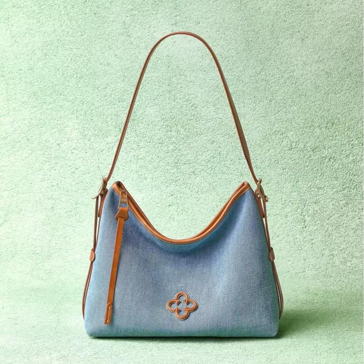New underarm denim niche design simple large capacity shoulder tote bag 34*14*26.5cm
New underarm denim niche design simple large capacity shoulder tote bag 34*14*26.5cm