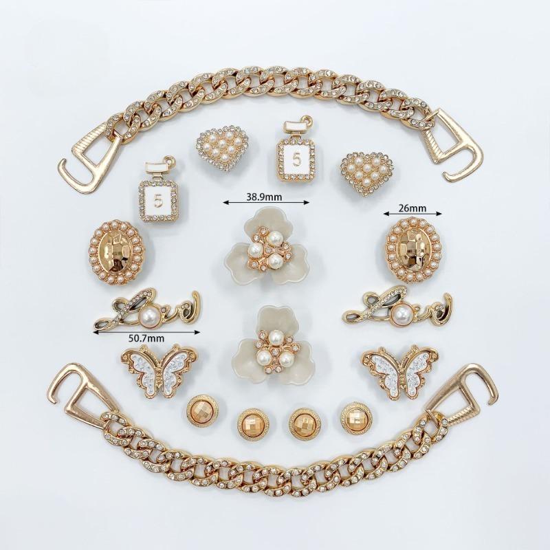 Набор модных шармов для обуви из 18 штук, аксессуары, пряжка для обуви с отверстиями, металлическая бабочка, бриллиантовая цепочка, украшения для обуви своими руками, подарок для женщин и девочек
Набор модных шармов для обуви из 18 штук, аксессуары, пряжка для обуви с отверстиями, металлическая бабочка, бриллиантовая цепочка, украшения для обуви своими руками, подарок для женщин и девочек