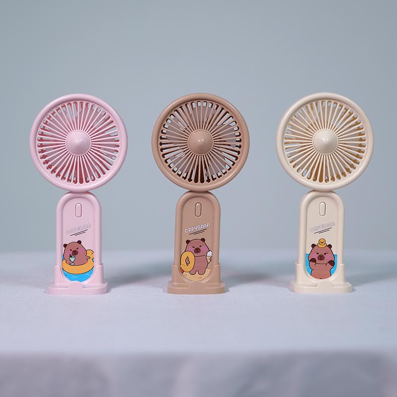 88201-Capybara-Themed Handheld & Desktop Fan with Phone Holder - 3 Wind Speeds, USB Rechargeable, Long Battery розовый
88201-Capybara-Themed Handheld & Desktop Fan with Phone Holder - 3 Wind Speeds, USB Rechargeable, Long Battery розовый