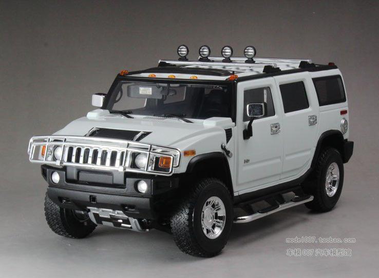 Car diecast model 1/18 Hummer H2 car model static display holiday gift collection білий
Car diecast model 1/18 Hummer H2 car model static display holiday gift collection білий