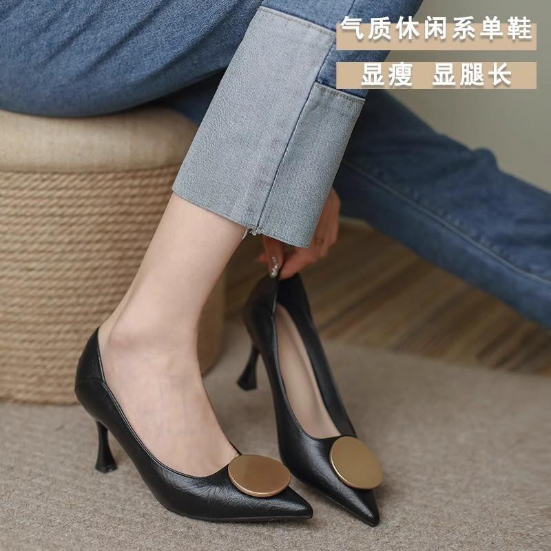 New autumn high heels women s thick heel low heel fashion round buckle pointed single shoes versatile black work women s shoes 41 чорний
New autumn high heels women s thick heel low heel fashion round buckle pointed single shoes versatile black work women s shoes 41 чорний