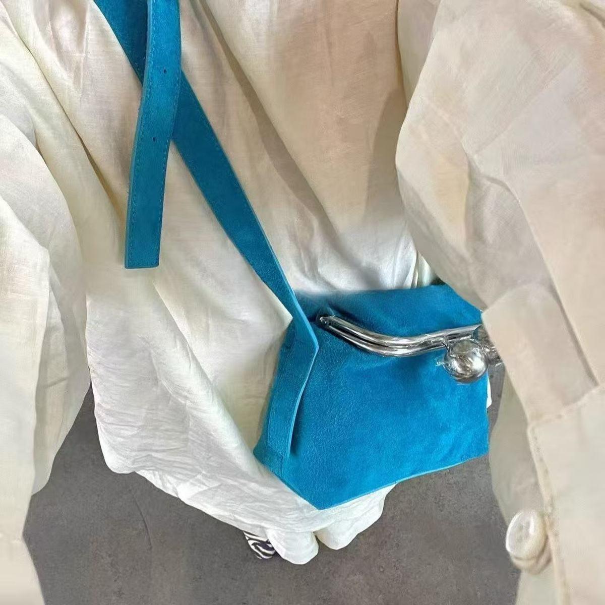 JIAERDI Korean Retro Sky Blue Shoulder Bag Women Small Capacity Mini Crossbody Bags Ladies Cute Harajuku Wallet Purse Chic 2025 небо синє кольору
JIAERDI Korean Retro Sky Blue Shoulder Bag Women Small Capacity Mini Crossbody Bags Ladies Cute Harajuku Wallet Purse Chic 2025 небо синє кольору