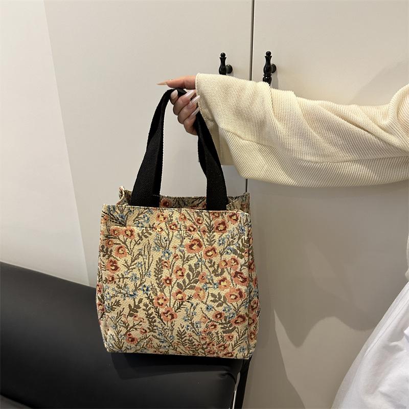 Foreign style versatile cute floral print small square bag women s large-capacity commuting fashion student shopping handbag
Foreign style versatile cute floral print small square bag women s large-capacity commuting fashion student shopping handbag