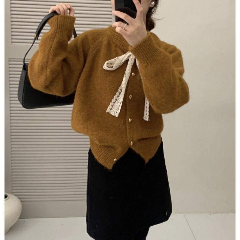 Вязаный кардиган женский на шнуровке с бантом, с круглым вырезом, осенне-зимний, свободный, с золотыми пуговицами в виде сердечек One size темно-оранжевого
Вязаный кардиган женский на шнуровке с бантом, с круглым вырезом, осенне-зимний, свободный, с золотыми пуговицами в виде сердечек One size темно-оранжевого