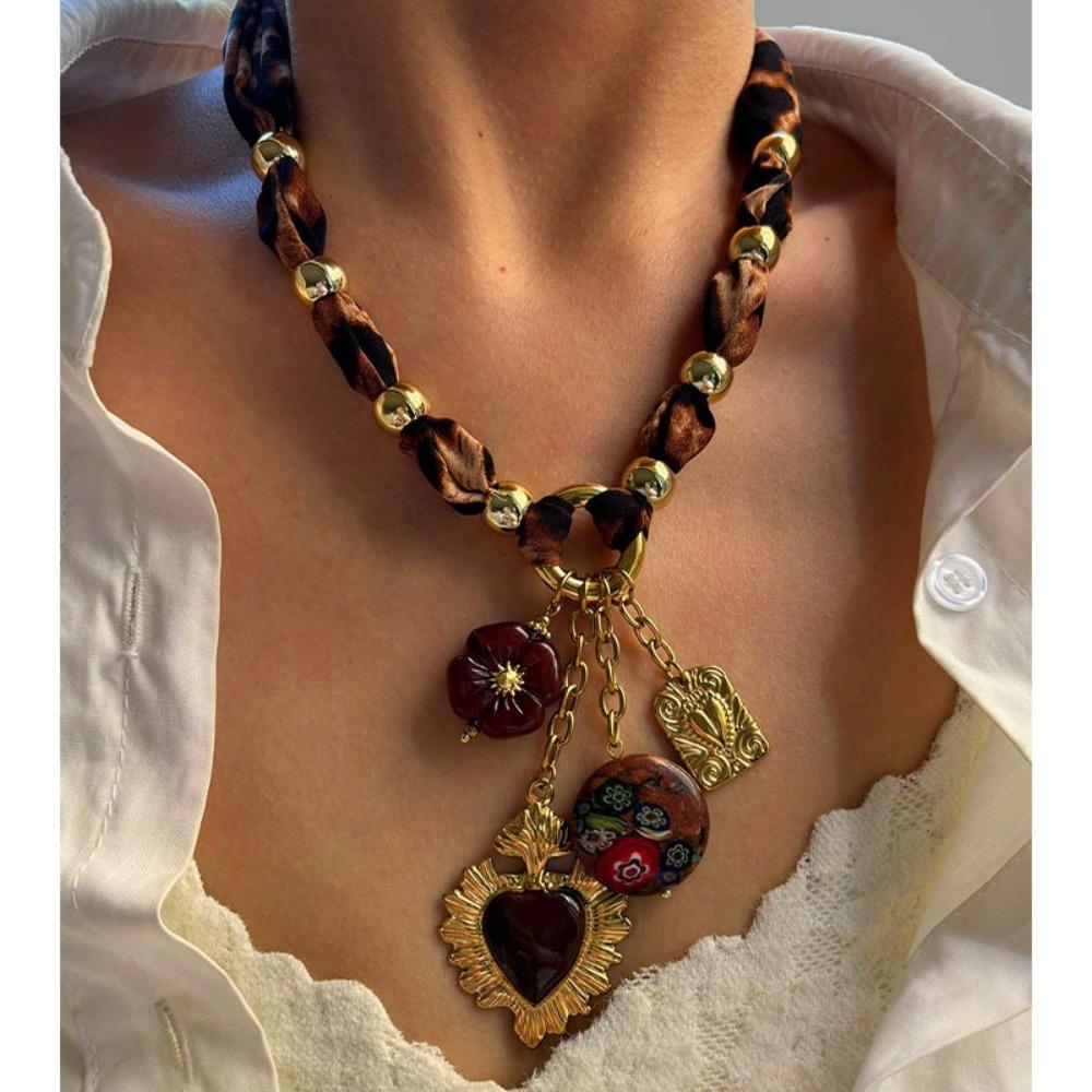 Stainless Steel Heart-shaped Flower Necklace for Women Simple Fashion Neck Jewelry Party Gift New Style золотой
Stainless Steel Heart-shaped Flower Necklace for Women Simple Fashion Neck Jewelry Party Gift New Style золотой
