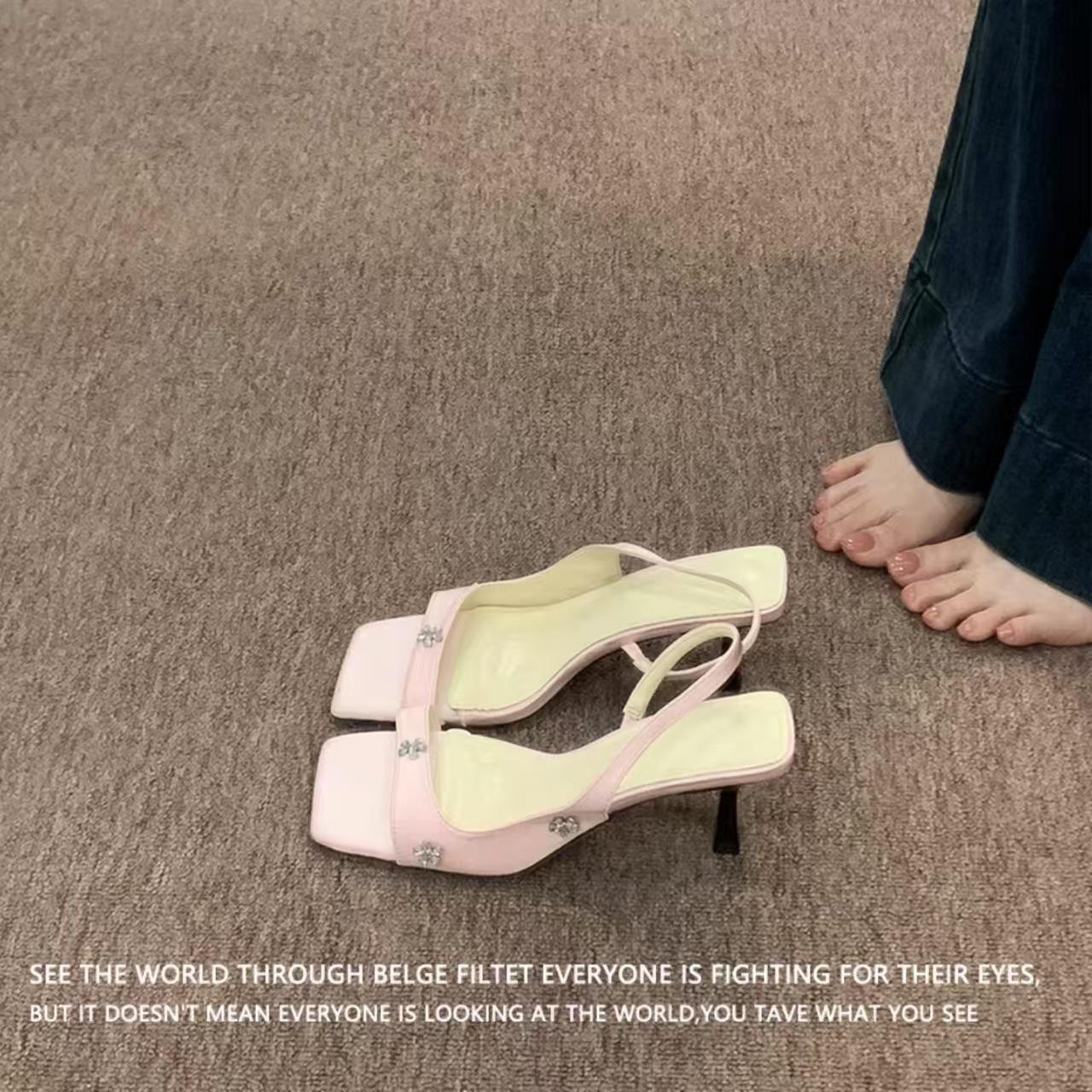 Версия из овчины~ Французские красивые сандалии с открытым носком и цветком из стразов, женские 2025 новинка, шпилька на высоком каблуке с ремешком сзади 35
Версия из овчины~ Французские красивые сандалии с открытым носком и цветком из стразов, женские 2025 новинка, шпилька на высоком каблуке с ремешком сзади 35