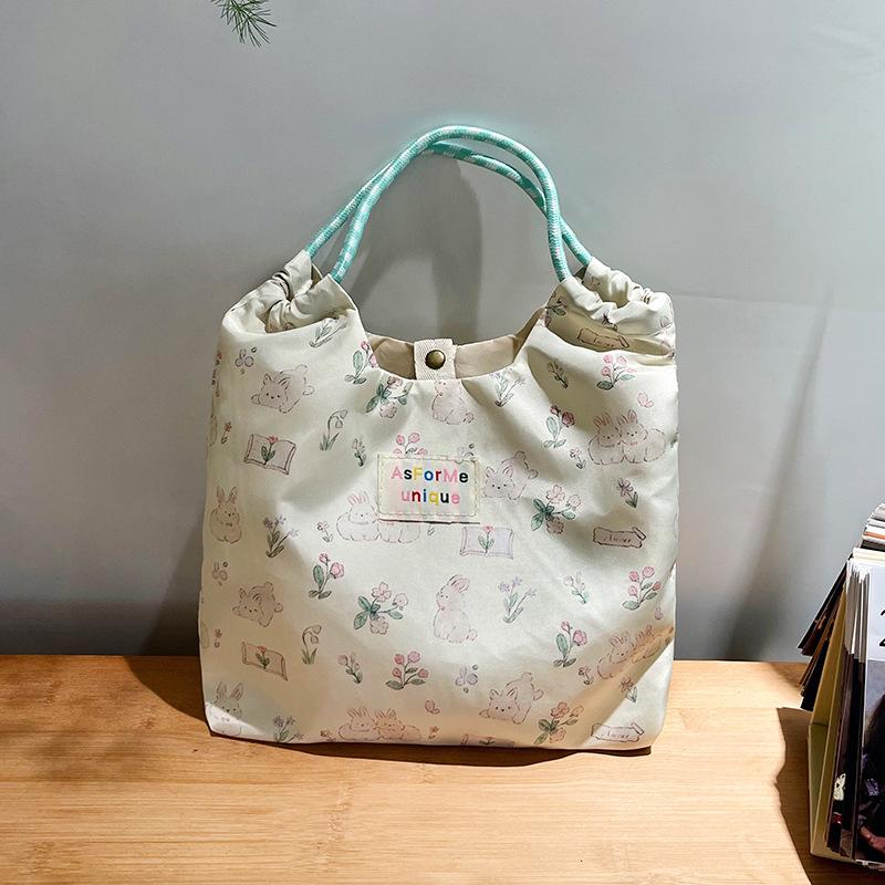 Легкая и повседневная летняя популярная универсальная нейлоновая сумка на плечо, сумка-подмышка, милая женская сумочка белый
Легкая и повседневная летняя популярная универсальная нейлоновая сумка на плечо, сумка-подмышка, милая женская сумочка белый