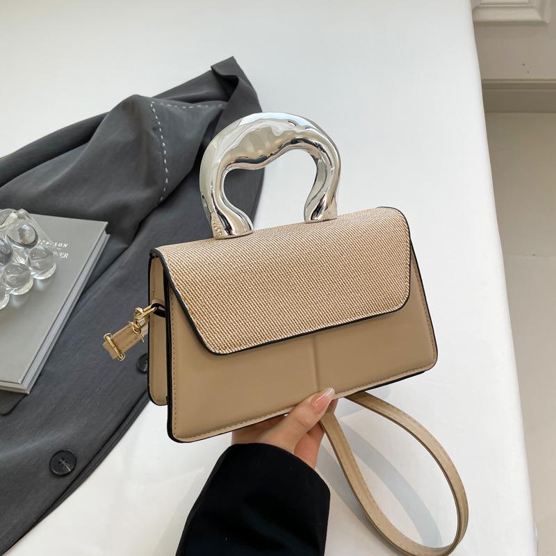 Красивая сумка женская популярная зарубежный стиль сумка-мессенджер повседневная новая мода простая трендовая портативная маленькая квадратная сумка женская хаки
Красивая сумка женская популярная зарубежный стиль сумка-мессенджер повседневная новая мода простая трендовая портативная маленькая квадратная сумка женская хаки