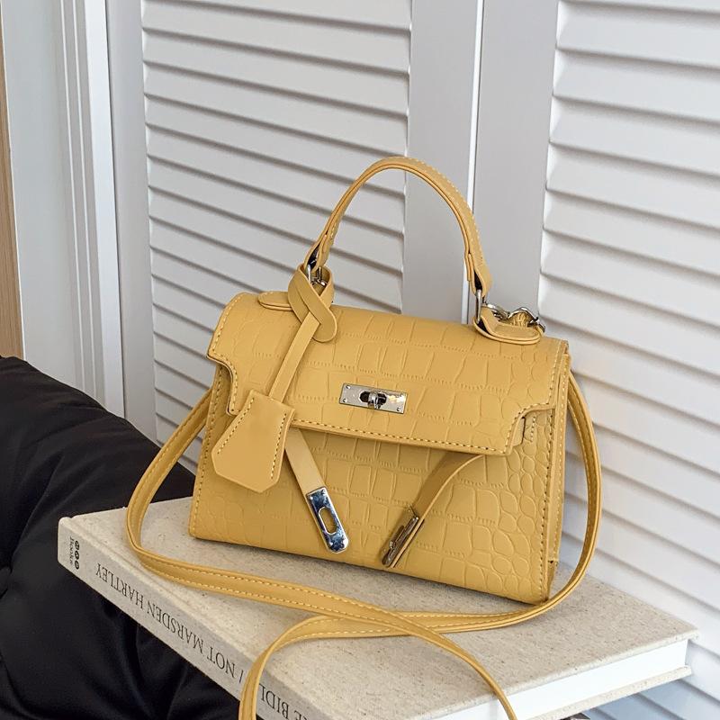 Crocodile pattern hand bag women s new fashion simple high texture Kelly bag shoulder messenger bag
Crocodile pattern hand bag women s new fashion simple high texture Kelly bag shoulder messenger bag