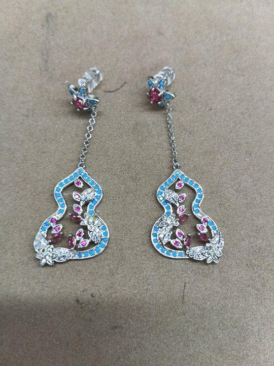 Silver needle zircon flower gourd fringed earrings women s new Chinese stud earrings light luxury high-end earrings design sense niche
Silver needle zircon flower gourd fringed earrings women s new Chinese stud earrings light luxury high-end earrings design sense niche