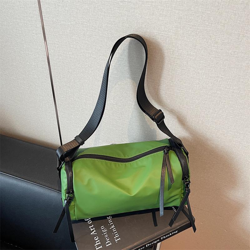 Lightweight waterproof large-capacity messenger bag women s bag fashion autumn and winter bag light luxury niche advanced leisure
Lightweight waterproof large-capacity messenger bag women s bag fashion autumn and winter bag light luxury niche advanced leisure