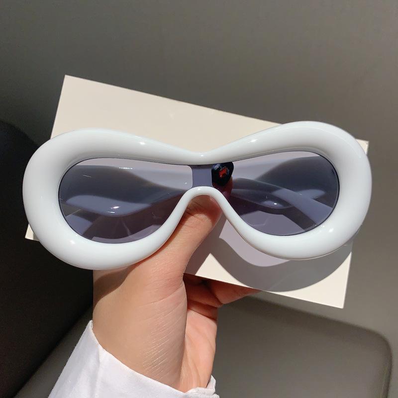 Неполяризованные уникальные сексуальные солнцезащитные очки цвета конфет для губ для женщин, новые роскошные брендовые солнцезащитные очки Y2k с желтым и синим градиентом, мужские солнцезащитные очки в стиле панк и хип-хоп белый
Неполяризованные уникальные сексуальные солнцезащитные очки цвета конфет для губ для женщин, новые роскошные брендовые солнцезащитные очки Y2k с желтым и синим градиентом, мужские солнцезащитные очки в стиле панк и хип-хоп белый