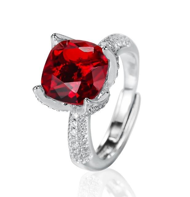 Popular European and American luxury square ice flower cut high carbon diamond ring, celebrity feeling colored treasure ring
Popular European and American luxury square ice flower cut high carbon diamond ring, celebrity feeling colored treasure ring