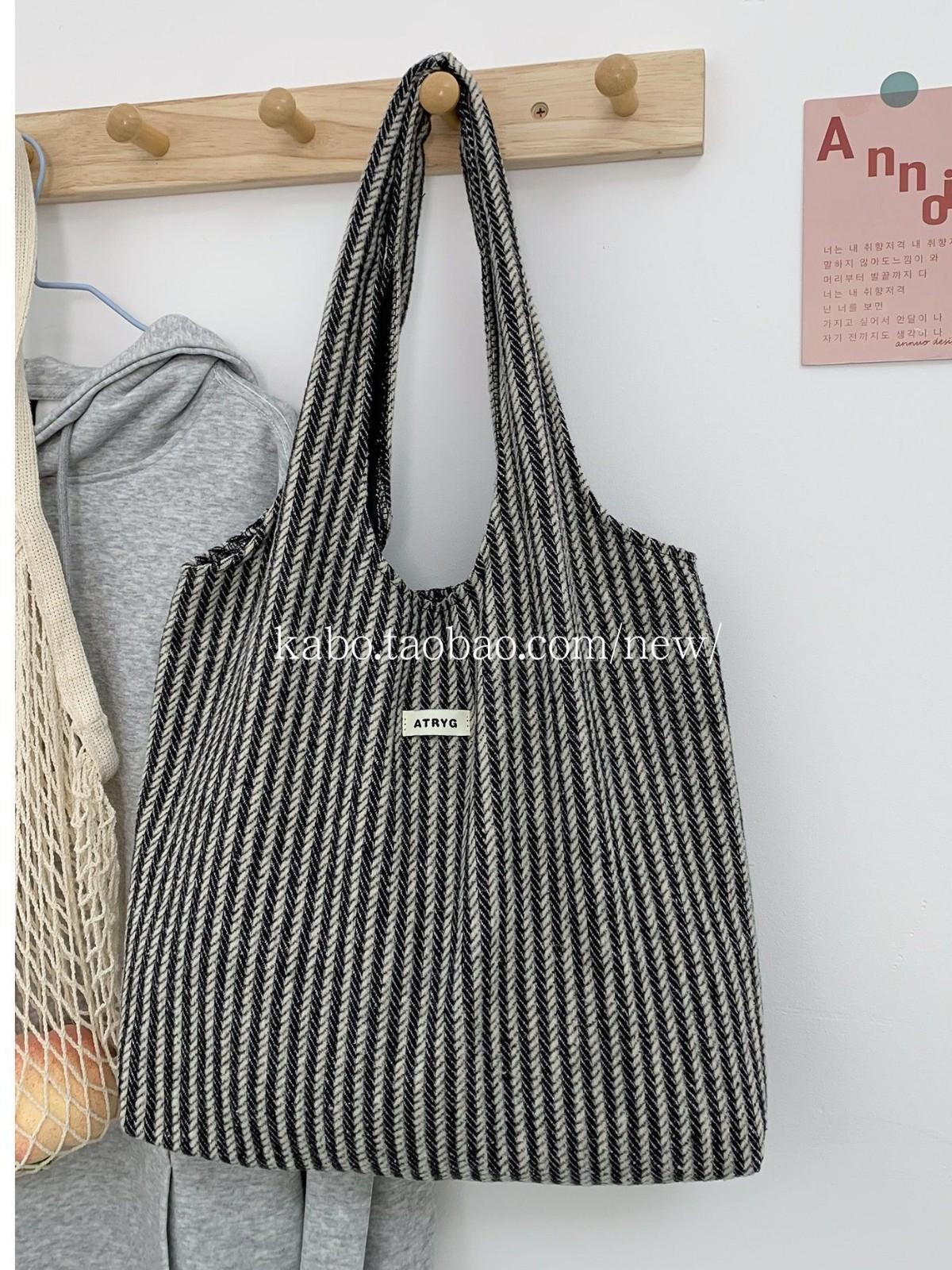 Simple Stripes Woolen Women s Shoulder Bag Ctrast Color Large Capacity Ladies Tote Bag Fashi Casual Versatile Female Handbag чорний
Simple Stripes Woolen Women s Shoulder Bag Ctrast Color Large Capacity Ladies Tote Bag Fashi Casual Versatile Female Handbag чорний