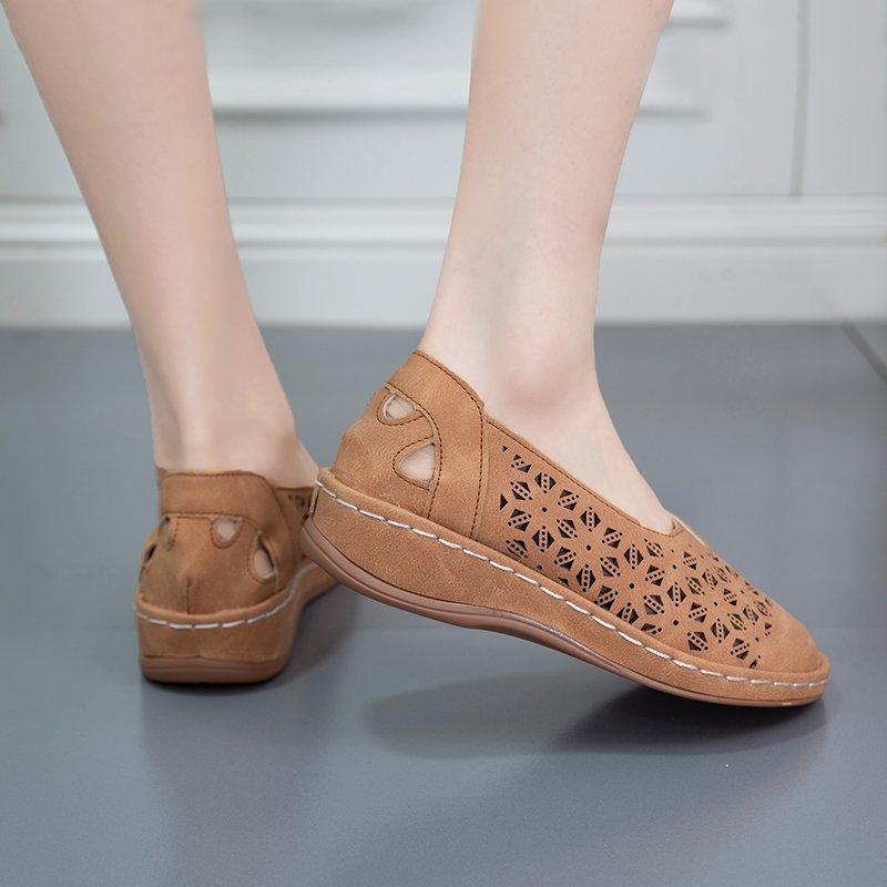 New European and American casual flat-bottomed hollow hole shoes women s summer round head one-pedal loafers lazy shoes 43 коричневий
New European and American casual flat-bottomed hollow hole shoes women s summer round head one-pedal loafers lazy shoes 43 коричневий