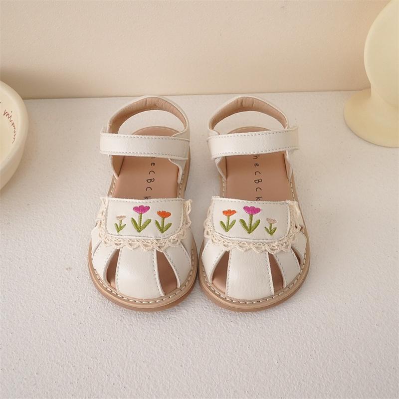 Children Sandals Girls Fashion Spring New Embroidery Princess Shoes Breathable Hollow-out Soft Sole Sandals Size 21-30 25
Children Sandals Girls Fashion Spring New Embroidery Princess Shoes Breathable Hollow-out Soft Sole Sandals Size 21-30 25