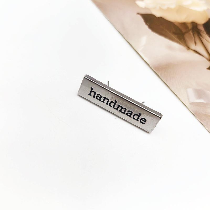 Металлические бирки ручной работы для упаковки ювелирных изделий и одежды
Металлические бирки ручной работы для упаковки ювелирных изделий и одежды