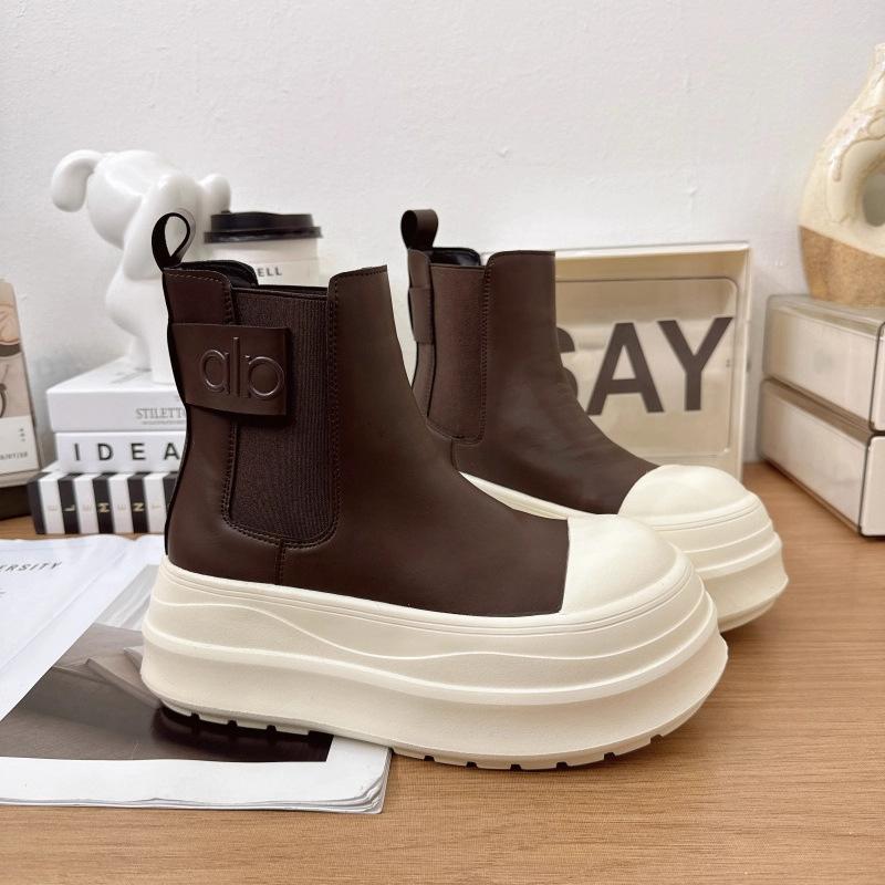 European products 2025 autumn new leather thick-soled sleeve Martin boots women s small height increase versatile Chelsea short boots 38 світло-коричневого кольору
European products 2025 autumn new leather thick-soled sleeve Martin boots women s small height increase versatile Chelsea short boots 38 світло-коричневого кольору