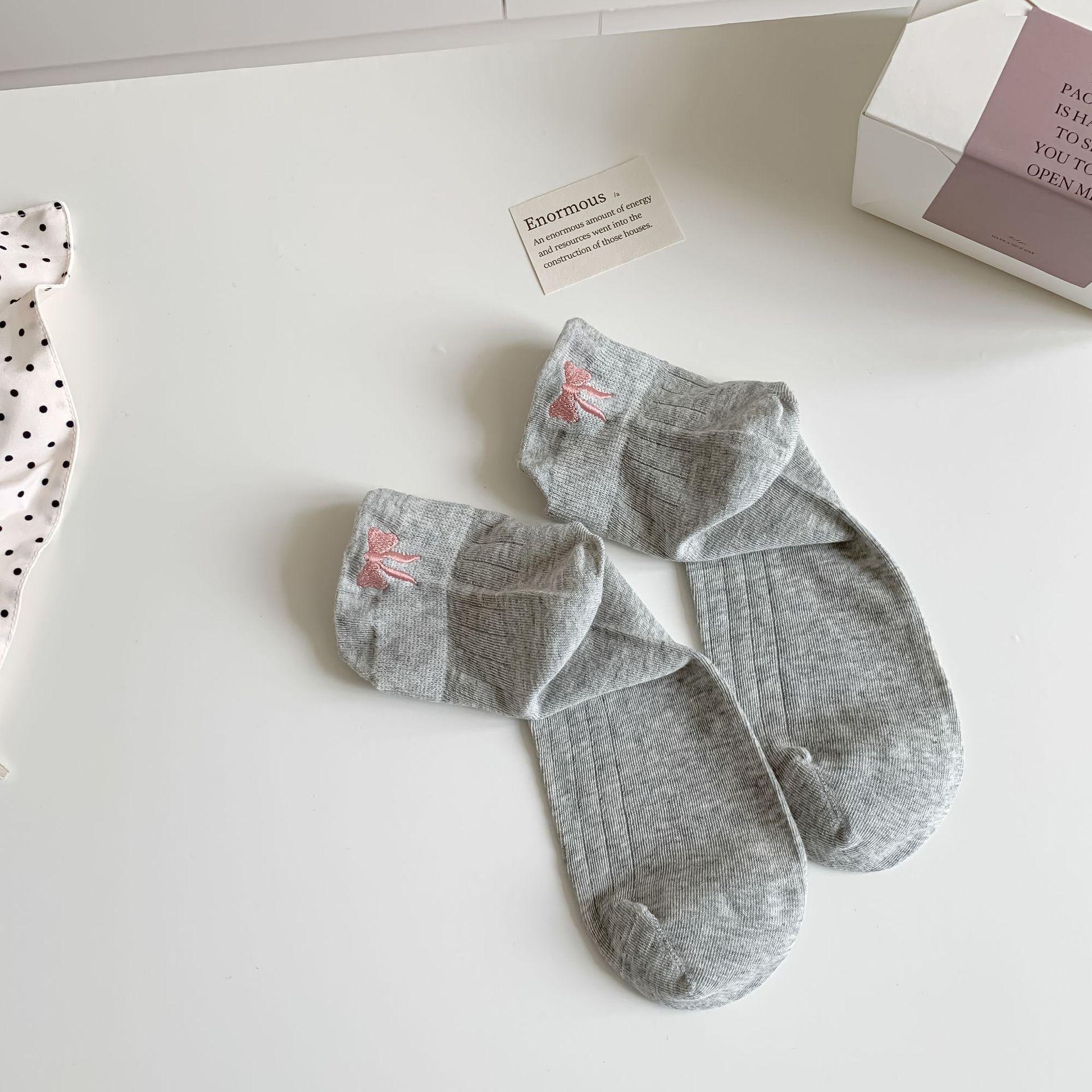 Женские дышащие носки в корейском стиле, милые носки с вышивкой на пятке и бантом 1 pair серый
Женские дышащие носки в корейском стиле, милые носки с вышивкой на пятке и бантом 1 pair серый