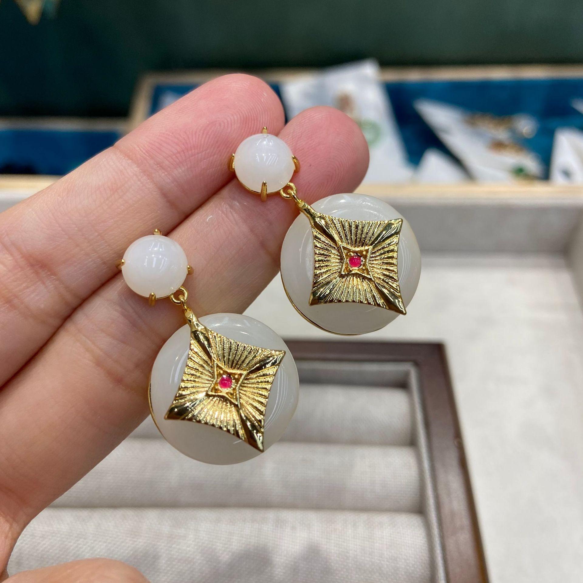 New Chinese Chalcedony Enamel Pendant Earrings Classical Court Plated Real Gold Temperament Elegant Chinese Style
New Chinese Chalcedony Enamel Pendant Earrings Classical Court Plated Real Gold Temperament Elegant Chinese Style