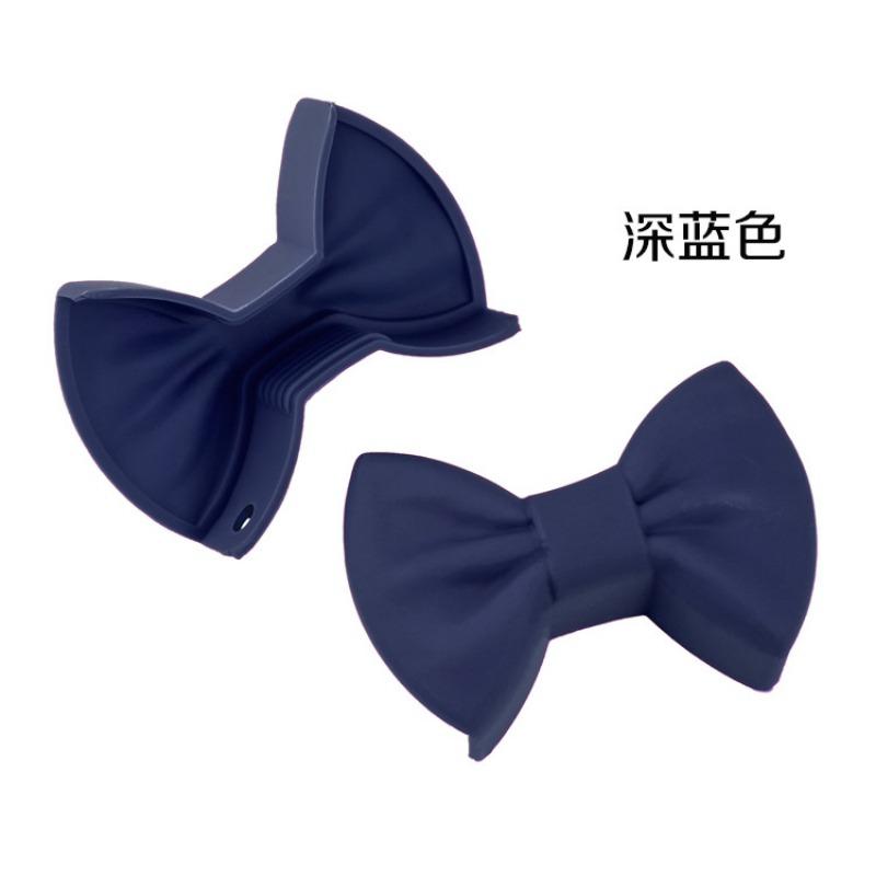Cartoon Bow Insulation Clip Heat-resistant and Heat-resistant Handle Silicone Pot Ear Cover 1pcs темно-синього кольору
Cartoon Bow Insulation Clip Heat-resistant and Heat-resistant Handle Silicone Pot Ear Cover 1pcs темно-синього кольору