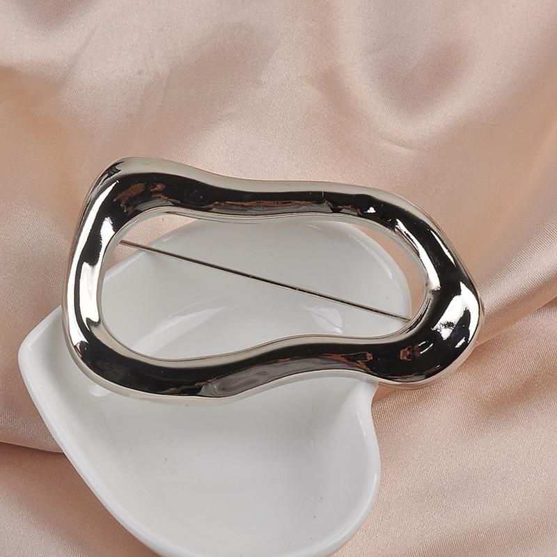 Irregular Hollow Brooch Pin,Abstract Geometric Metal Brooch, Modern Minimalist Sweater Clip,2 Colors Available
Irregular Hollow Brooch Pin,Abstract Geometric Metal Brooch, Modern Minimalist Sweater Clip,2 Colors Available