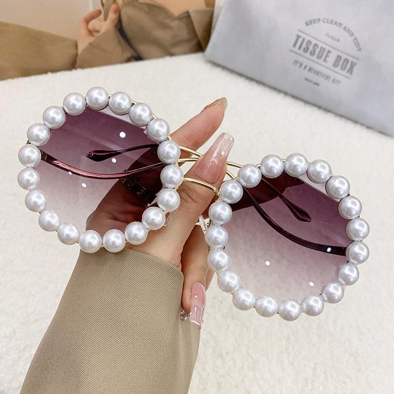 Luxury Pearl Sunglasses 2025 New Fashion Metal Frame Round Sun glasses Brand Designer Sunglasses UV400
Luxury Pearl Sunglasses 2025 New Fashion Metal Frame Round Sun glasses Brand Designer Sunglasses UV400