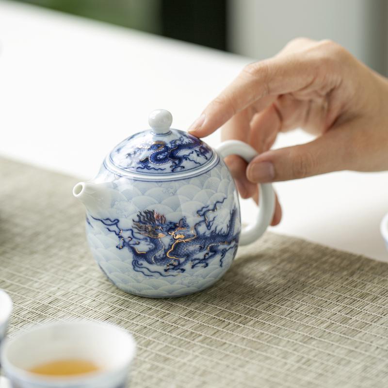European Metal Inlay Blue and White Dragon Teapot Single Ceramic Porcelain Kungfu Dragon Making Pot for Pu er Tea
European Metal Inlay Blue and White Dragon Teapot Single Ceramic Porcelain Kungfu Dragon Making Pot for Pu er Tea