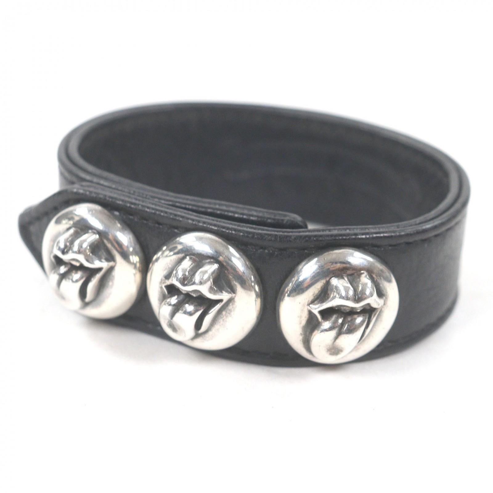 Great CHROME HEARTS bracelet 3BTN 2SNP Lip and Tongue Used
Great CHROME HEARTS bracelet 3BTN 2SNP Lip and Tongue Used